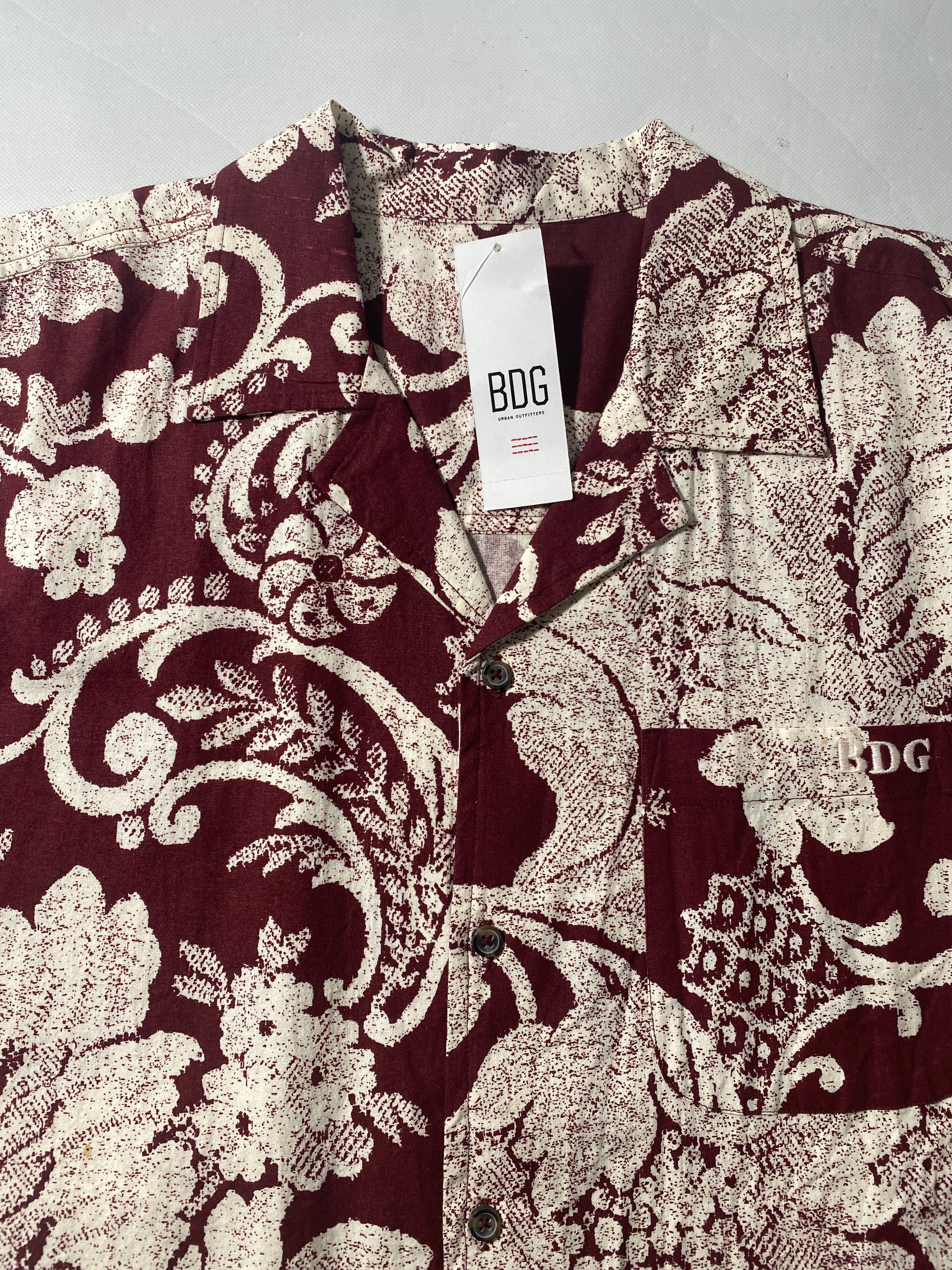 NEW- Size M Mens BDG Short Sleeve Button Down Shirt Cotton Maroon Paisley