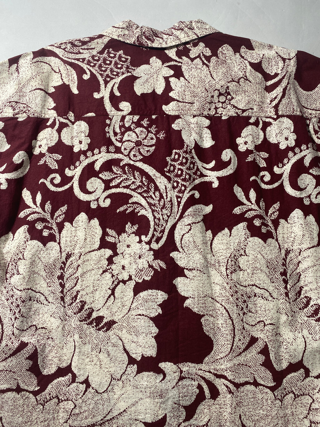 NEW- Size M Mens BDG Short Sleeve Button Down Shirt Cotton Maroon Paisley