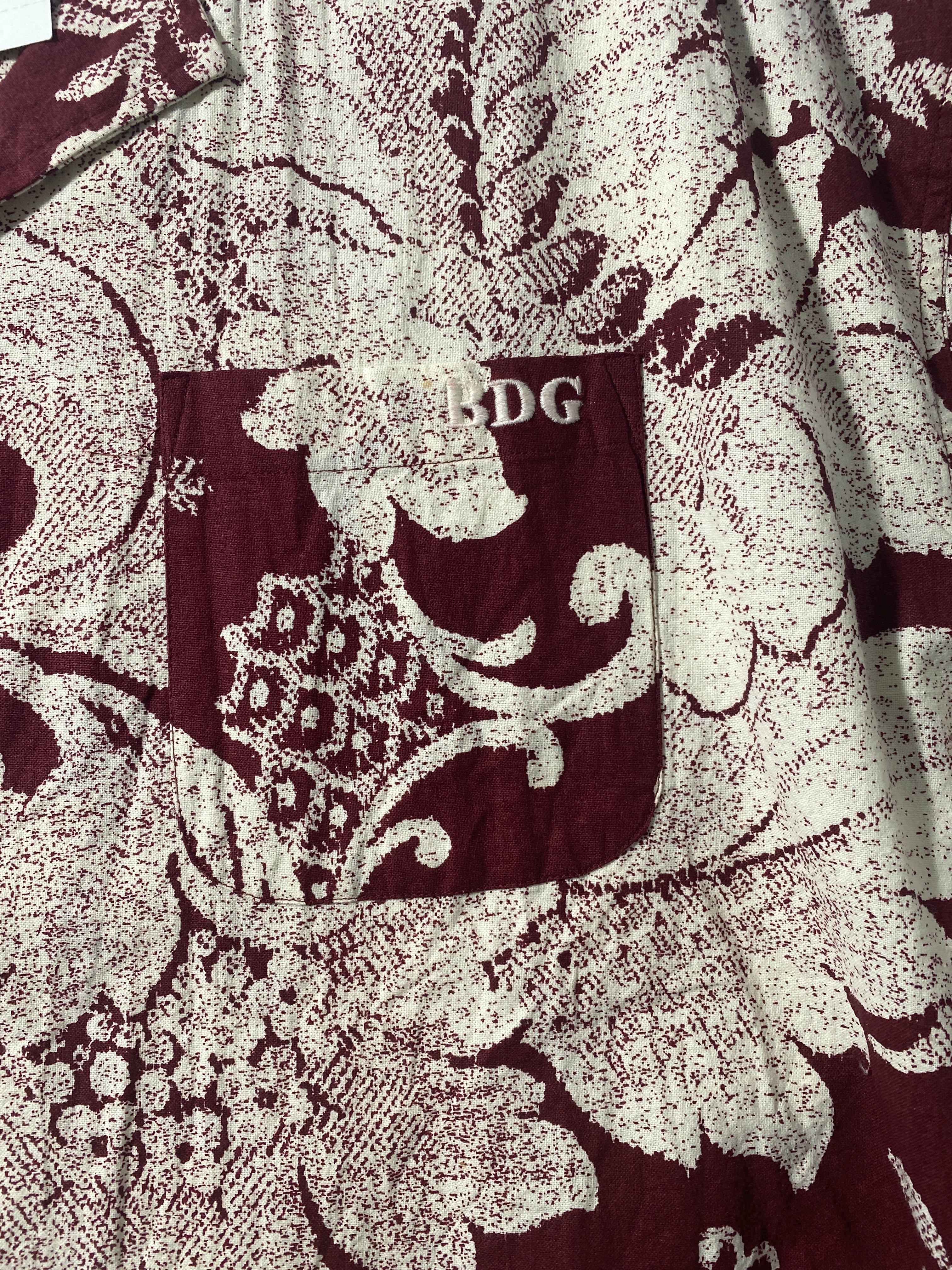 NEW- Size M Mens BDG Short Sleeve Button Down Shirt Cotton Maroon Paisley