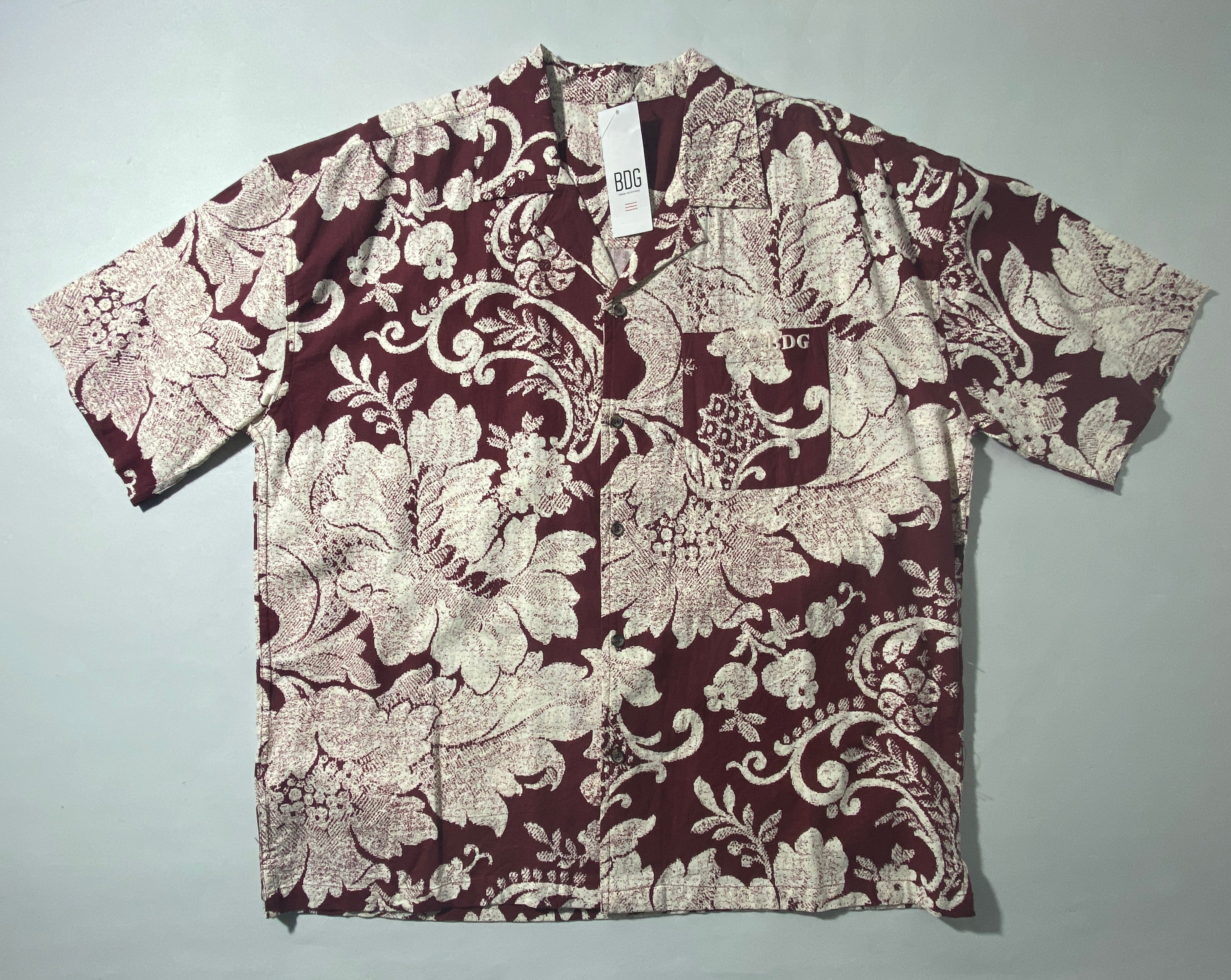 NEW- Size M Mens BDG Short Sleeve Button Down Shirt Cotton Maroon Paisley