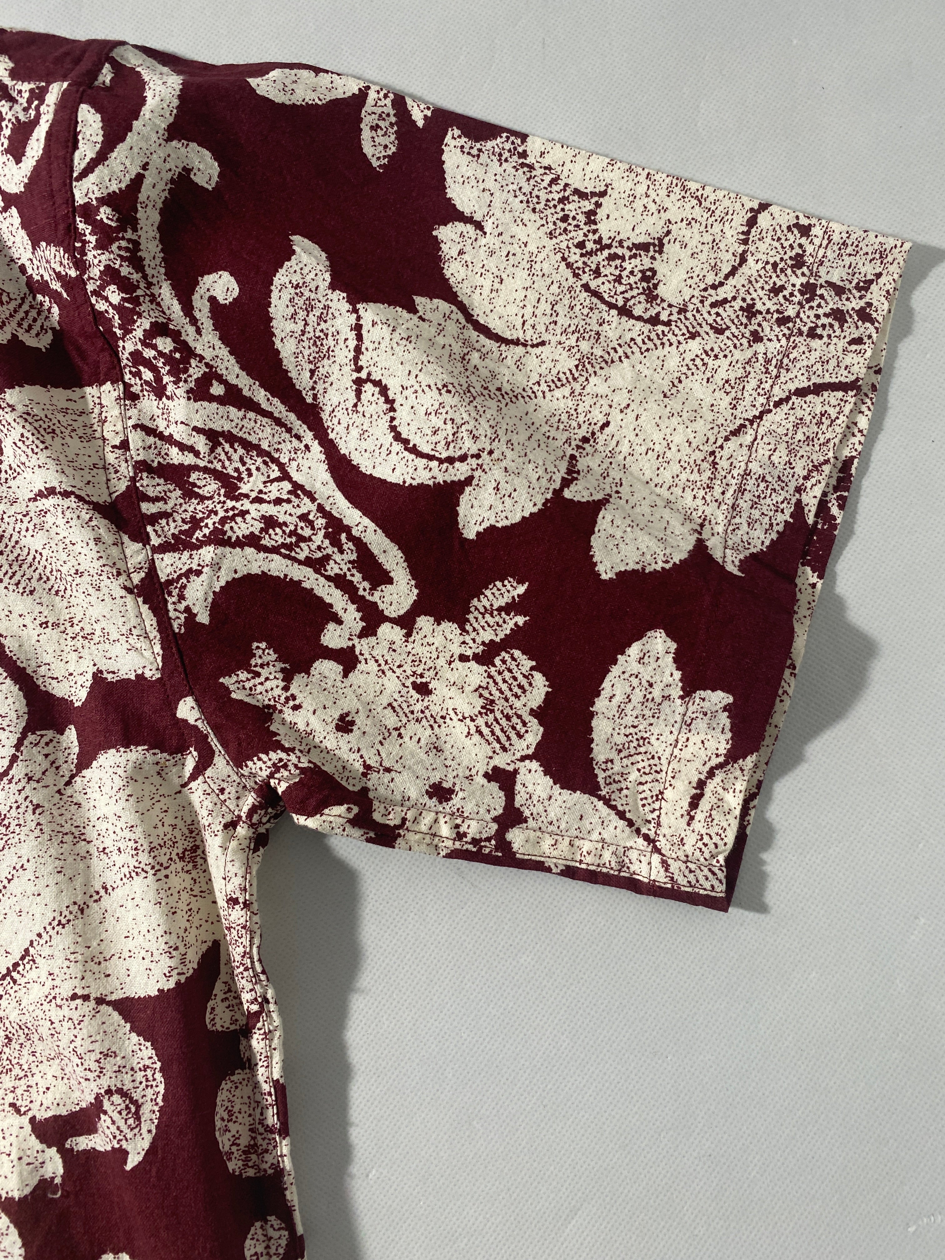 NEW- Size M Mens BDG Short Sleeve Button Down Shirt Cotton Maroon Paisley