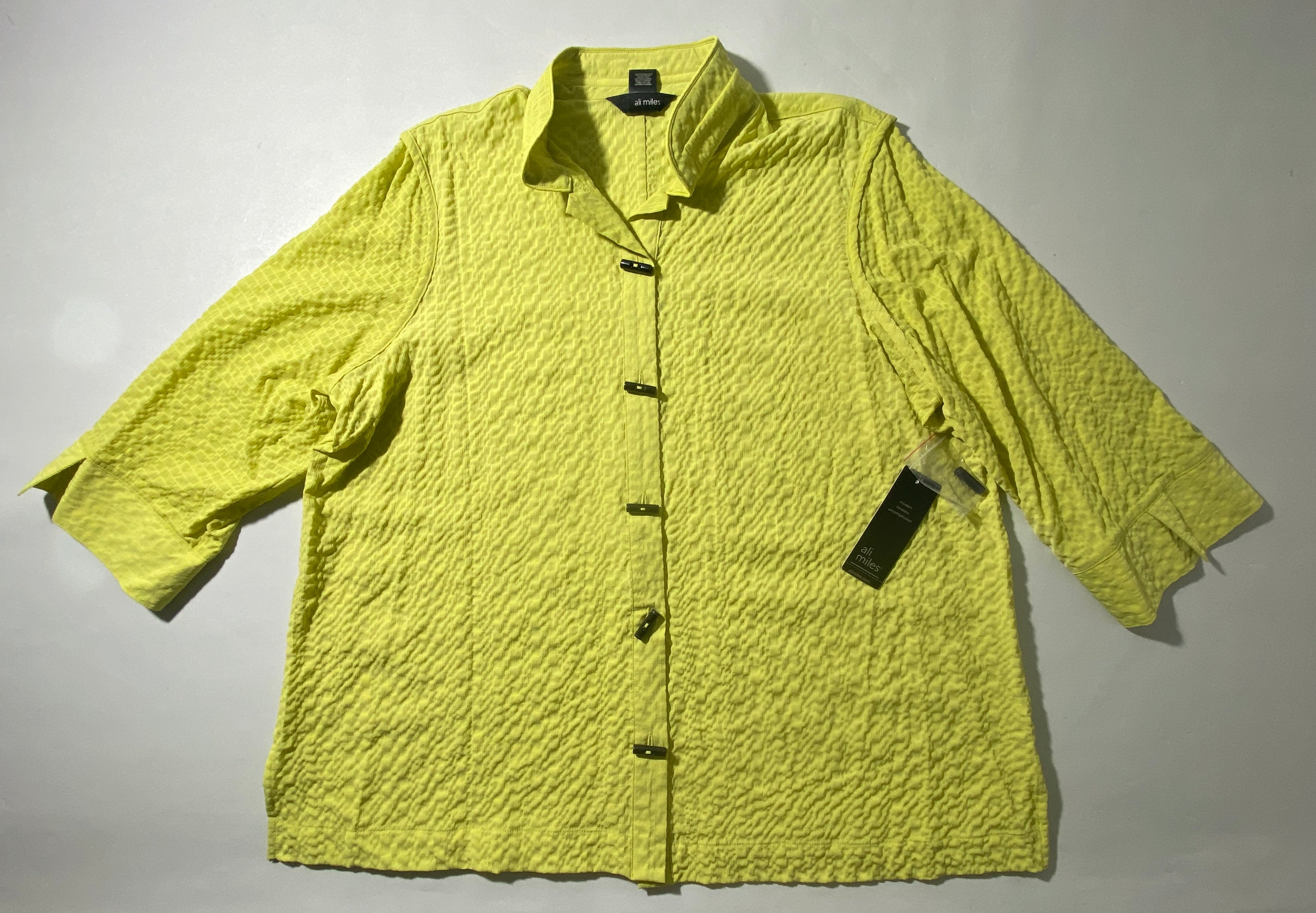 NEW Size M Ali Miles Lime Green Textured Button Front Blouse Polyester $74