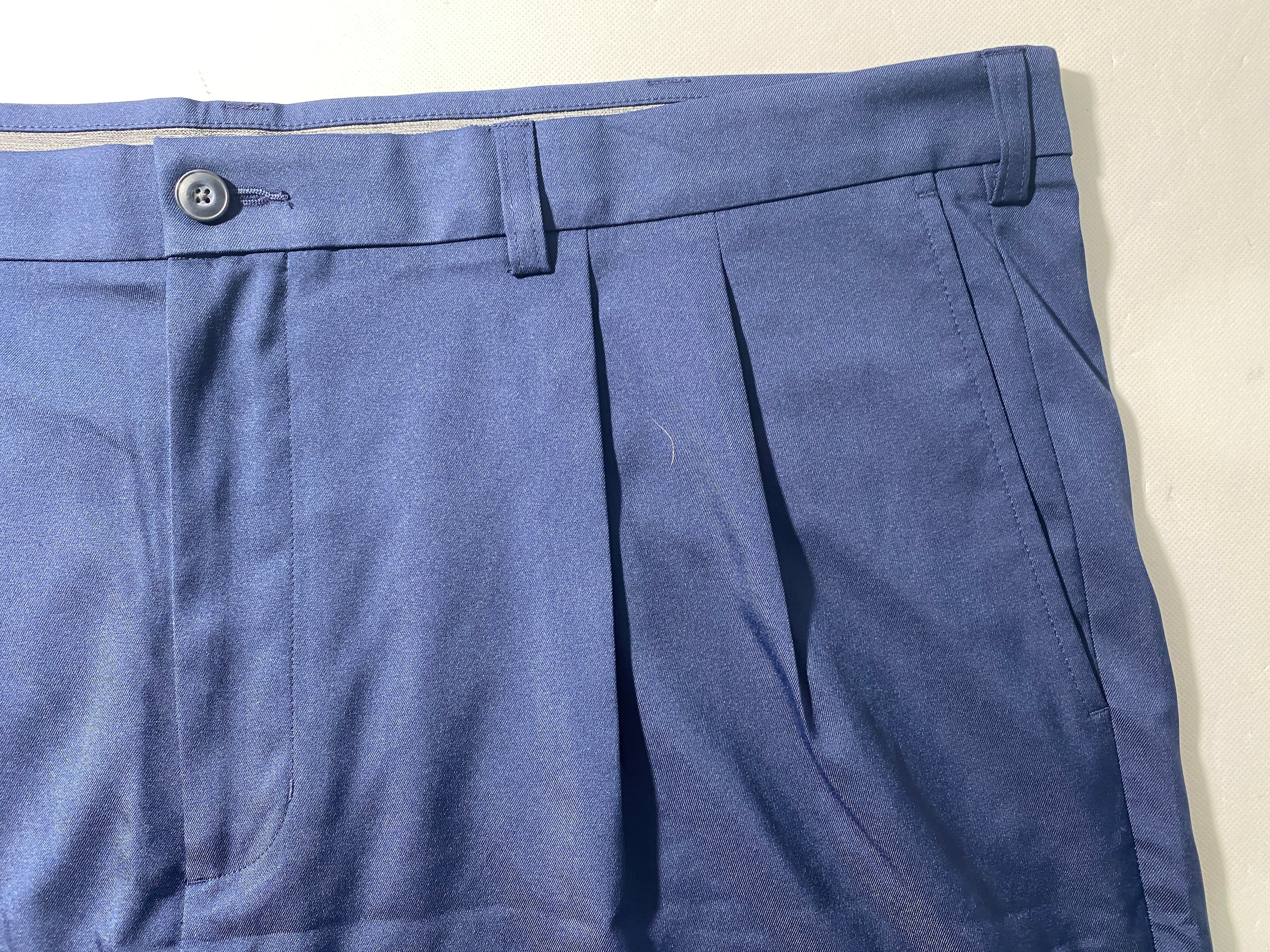 Size 46 Tall Men Roundtree & Yorke Performance Chino Pleated Shorts 11”I Navy